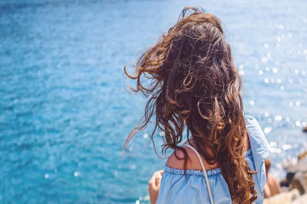 Como usar protetor solar para cabelo?