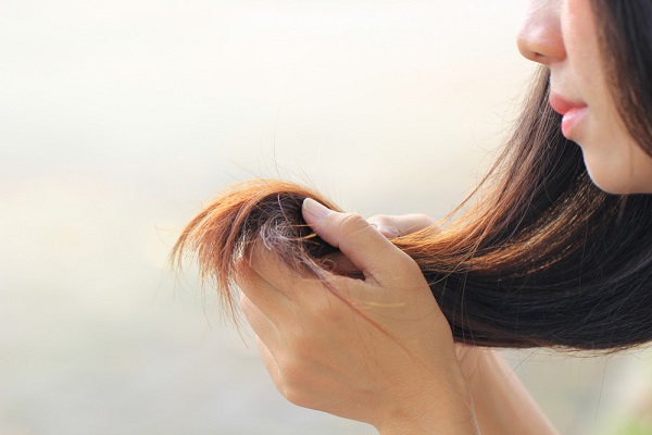 O que é a touca de cetim e quais benefícios ela oferece ao cabelo?