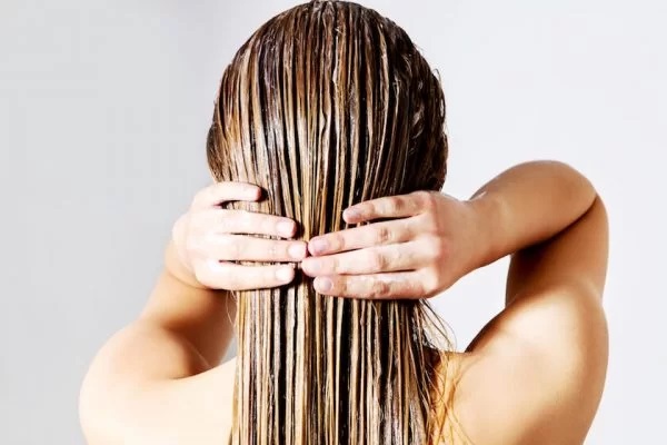 Pode ou não pode passar óleo de coco no cabelo?