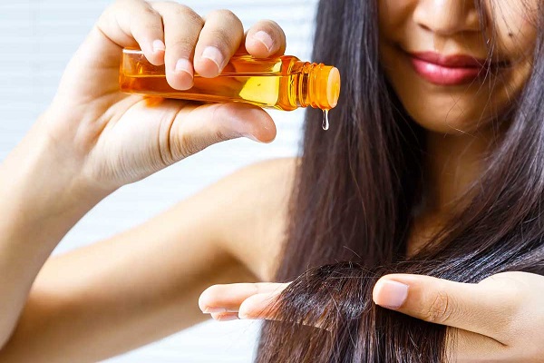 Quais são os óleos essenciais que auxiliam no tratamento da queda de cabelo?